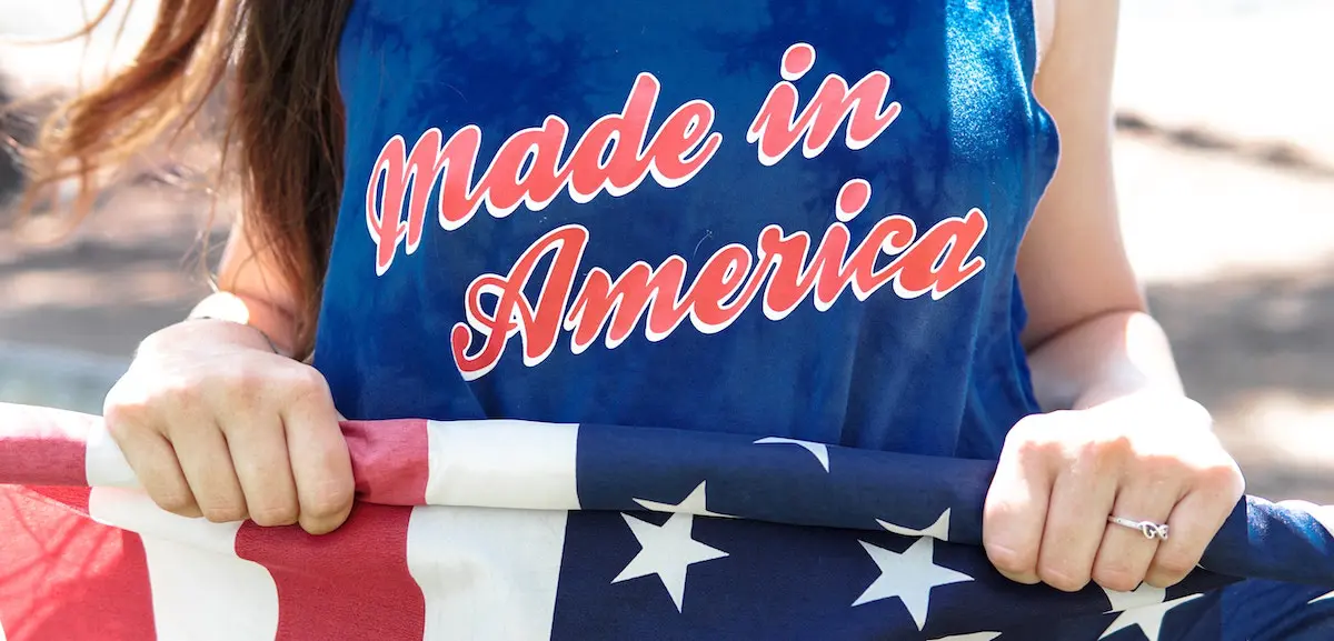 An awesome voice accent for your VO projects: Image of a woman holding US flag