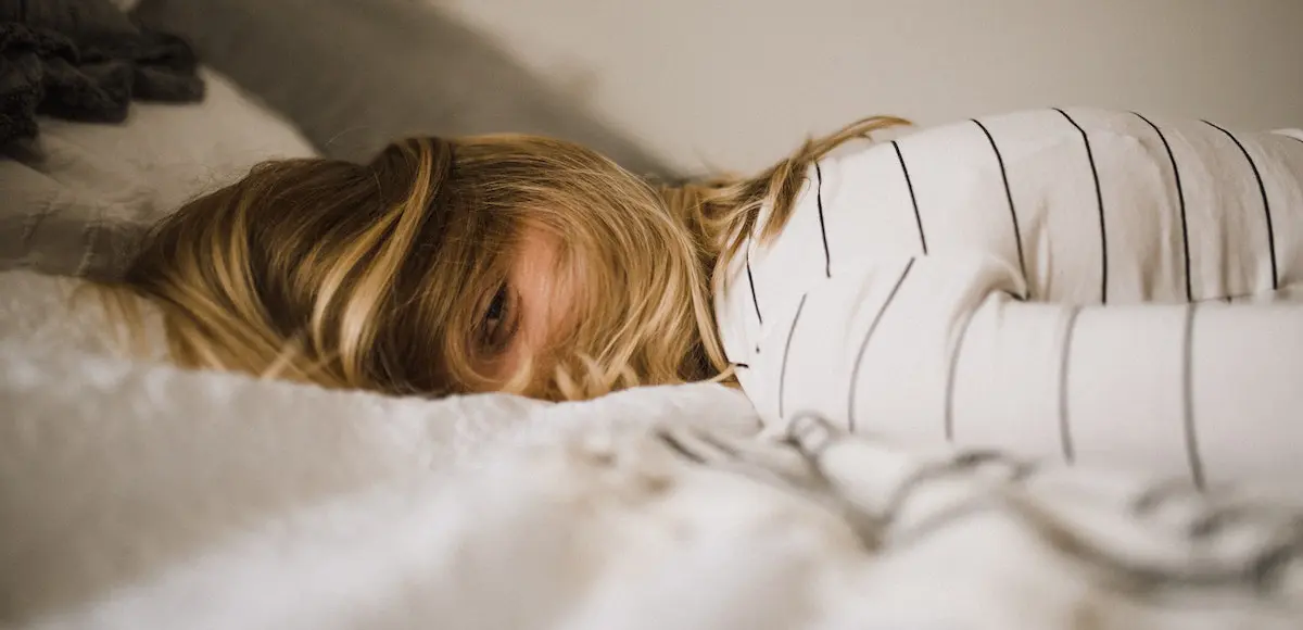 How to deal with burnout: girl lying on bed

