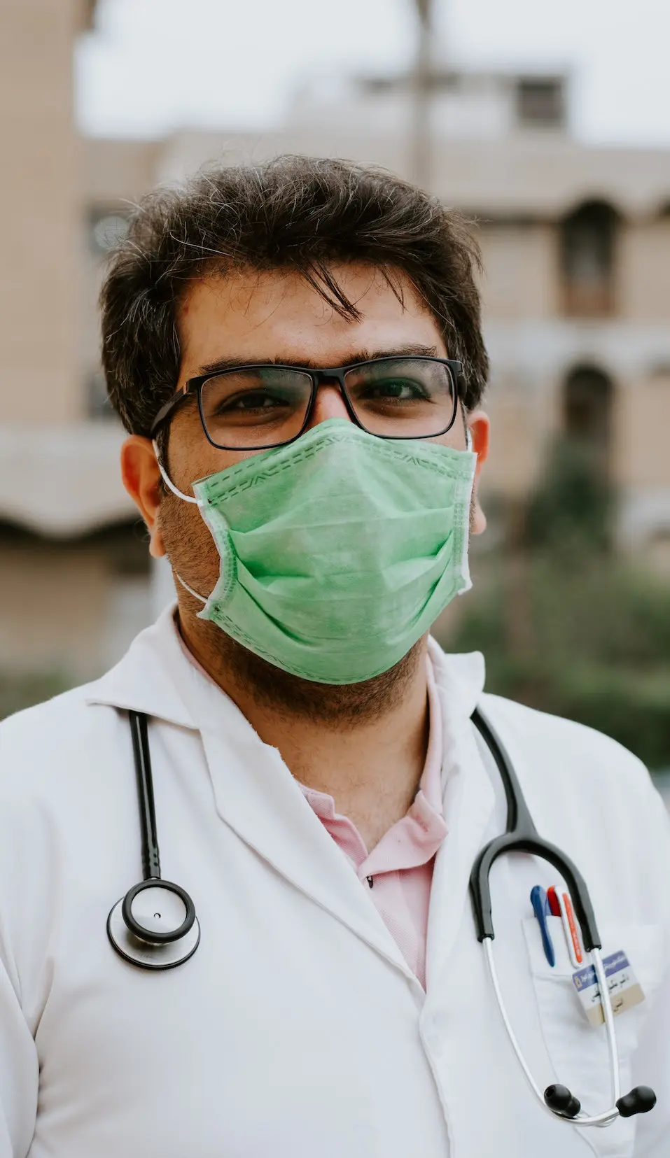 Medical narration: image of a doctor wearing face mask