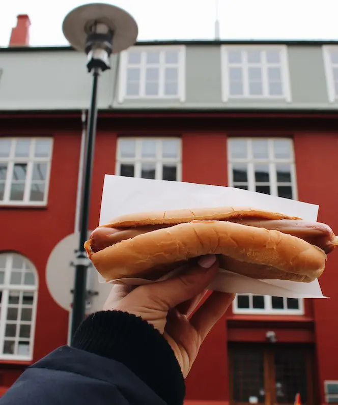 6-second ads: image of a woman's hand holding a ham sandwich