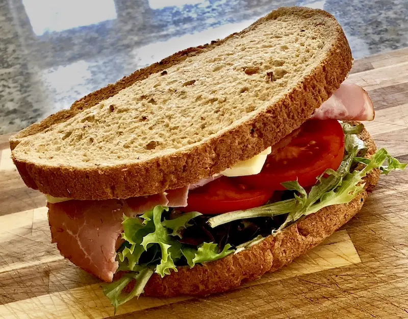 6-second ads: image of a ham, cheese and tomato sandwich