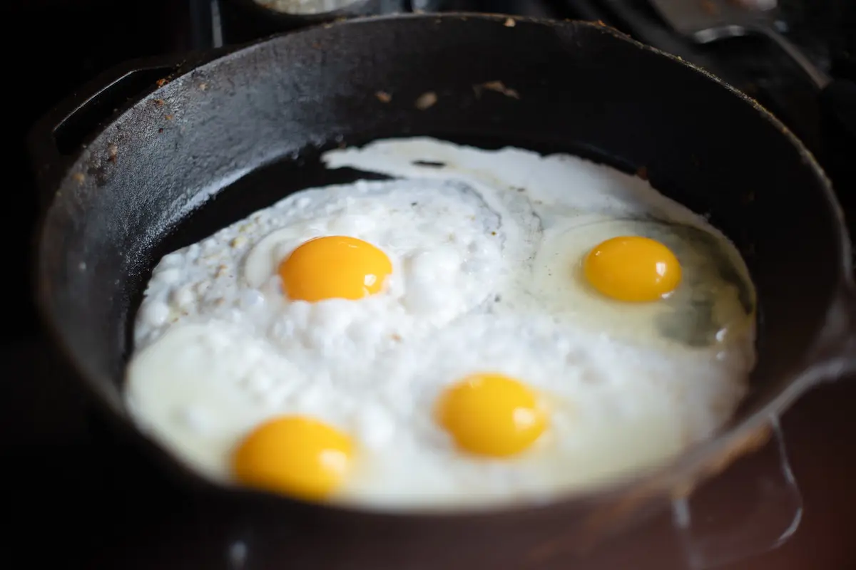 Great voice overs: image of eggs frying