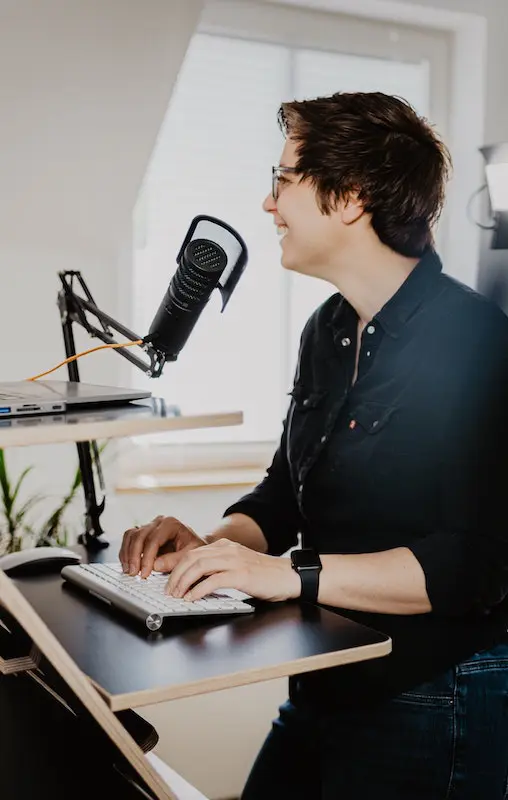 narration mistakes: man in front of computer and microphone