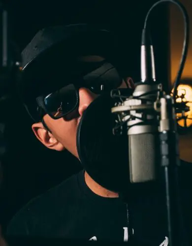 celebrity voice over: Image of voice actor