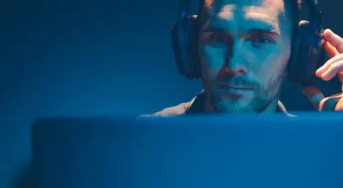 Podcast monetization: man listening to a podcast on his laptop