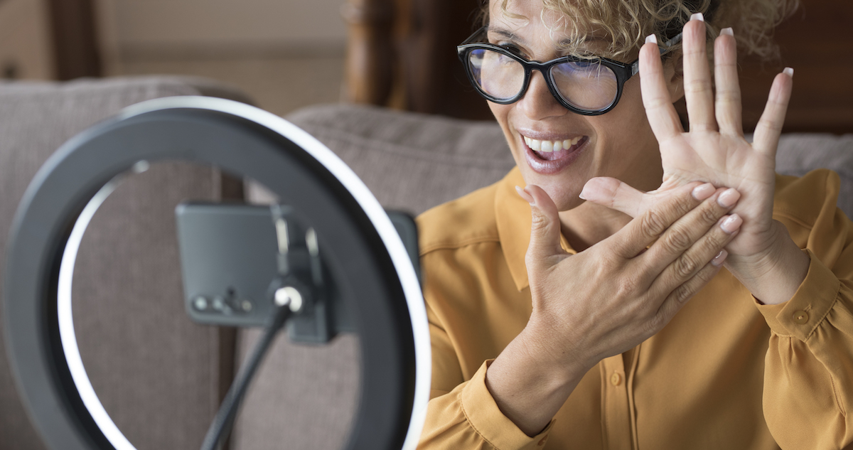 Interactive marketing: image of a woman recording a video message on a cellphone