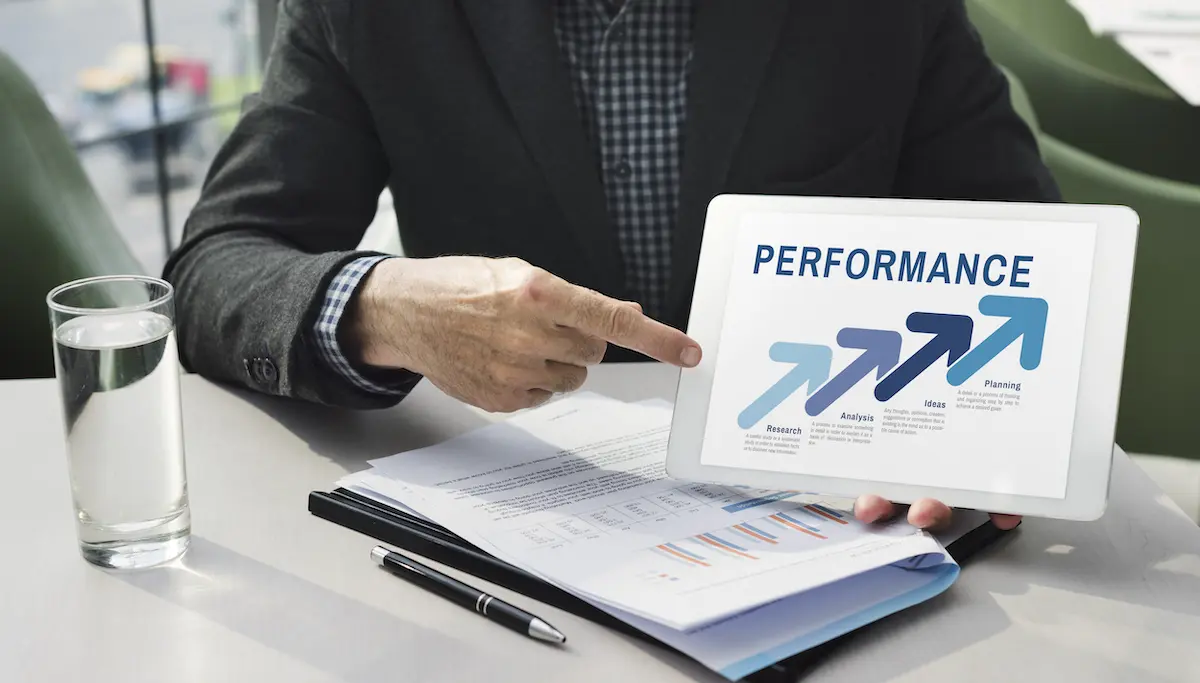 Disruptive marketing: image of a marketer pointing to a performance message on an iPad