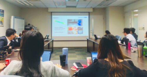 PowerPoint: image of people attending a Powerpoint presentation